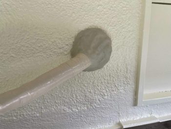 横浜市港南区I様邸超低汚染リファイン1000Si-IR外壁塗装後エアコンパテ交換作業