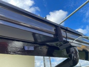 横浜市港南区I様邸軒樋塗装上塗り2回目