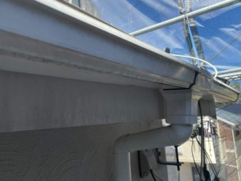 横浜市鶴見区T様邸軒樋塗装施工前画像