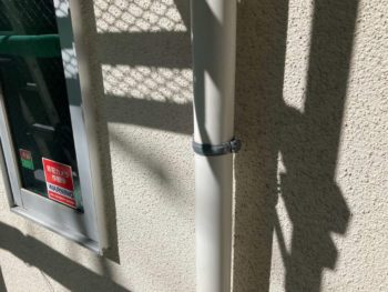 横浜市港南区M様邸竪樋塗装施工前画像