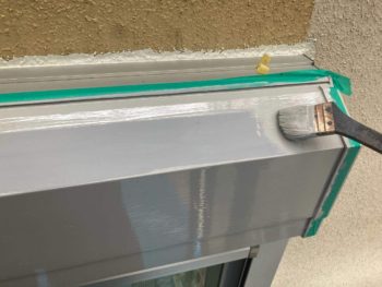 横浜市港南区M様邸シャッターボックス塗装上塗り1回目