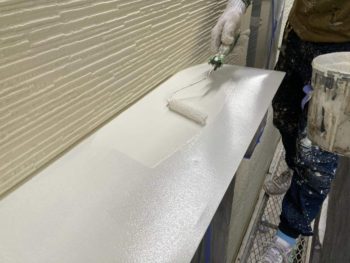 横浜市緑区T様邸霧除け庇塗装上塗り2回目