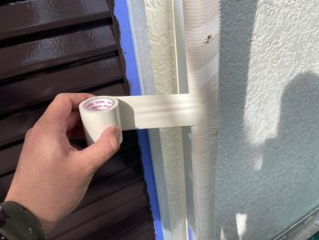 横浜市青葉区S様邸外壁塗装後エアコン冷媒管テープ巻き戻し作業