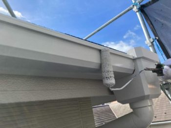 横浜市緑区T様邸軒樋塗装上塗り2回目