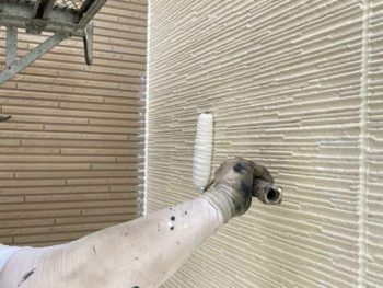 横浜市緑区T様邸超低汚染リファイン艶消1000MS-IR外壁塗装下塗り