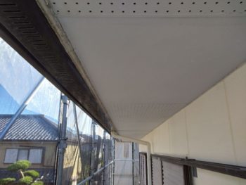 横浜市栄区H様邸軒天塗装施工前画像
