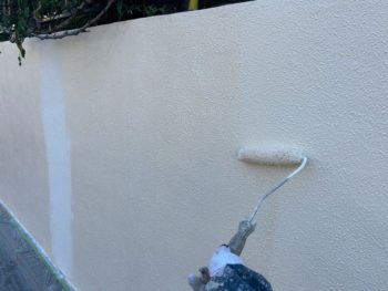 横浜市栄区H様邸塀塗装上塗り1回目