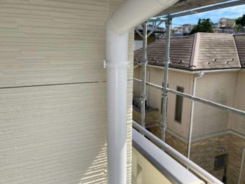 横浜市緑区T様邸竪樋塗装施工後画像