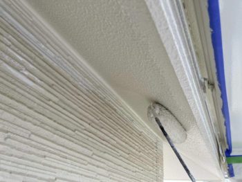 横浜市緑区T様邸軒天塗装上塗り2回目