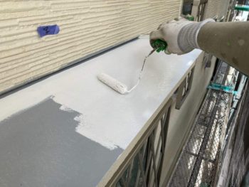 横浜市緑区T様邸霧除け庇塗装上塗り1回目