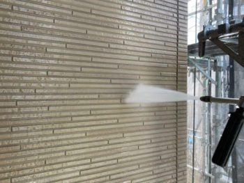 横浜市緑区T様邸外壁塗装前高圧洗浄作業