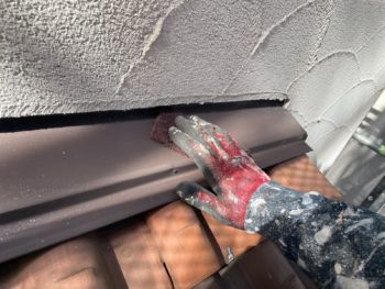 横浜市旭区Y様邸壁際板金塗装ケレン作業