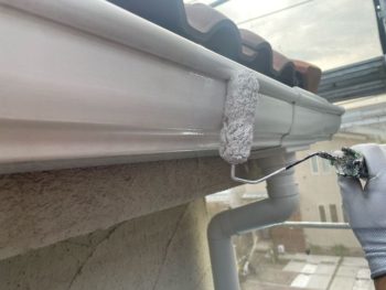 横浜市旭区Y様邸軒樋塗装上塗り1回目