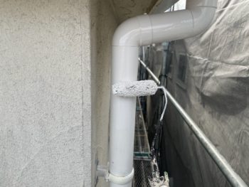 横浜市旭区Y様邸竪樋塗装上塗り1回目