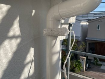 横浜市旭区Y様邸竪樋塗装上塗り2回目