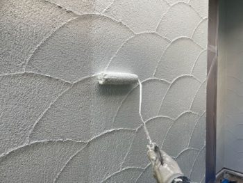 横浜市旭区Y様邸超低汚染リファイン艶消1000MS-IR外壁塗装上塗り1回目