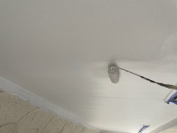 横浜市旭区Y様邸軒天塗装上塗り2回目