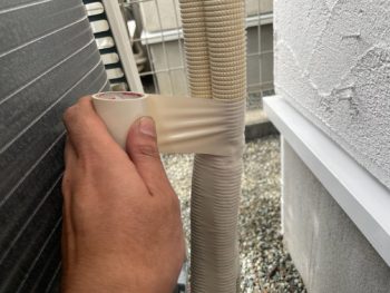 横浜市旭区Y様邸エアコン冷媒管テープ巻き戻し