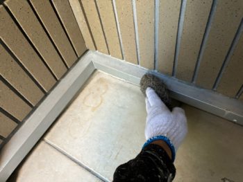 横浜市鶴見区J様邸水切り塗装前ケレン作業