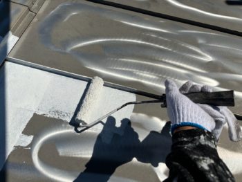 横浜市鶴見区J様邸スーパーシャネツサーモ4F屋根塗装下塗り