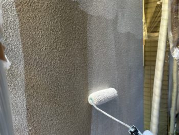 横浜市鶴見区J様邸パーフェクトセラミックトップG外壁塗装下塗り