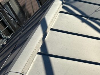 横浜市鶴見区J様邸棟板金塗装施工前画像