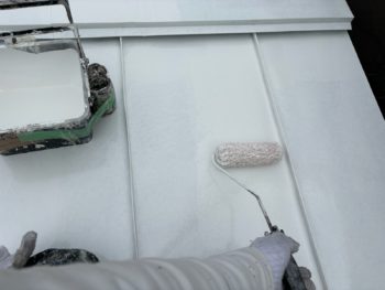 横浜市鶴見区J様邸スーパーシャネツサーモ4F屋根塗装上塗り2回目