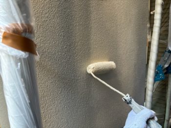 横浜市鶴見区J様邸パーフェクトセラミックトップG外壁塗装上塗り2回目