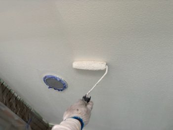 横浜市鶴見区J様邸軒天塗装上塗り2回目