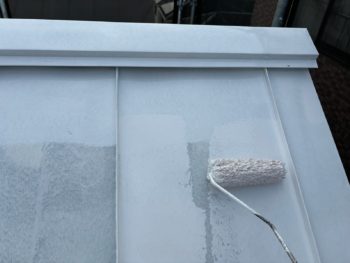 横浜市鶴見区J様邸スーパーシャネツサーモ4F屋根塗装上塗り1回目