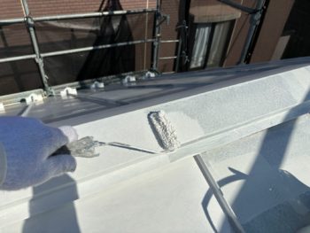 横浜市鶴見区J様邸棟板金塗装上塗り1回目