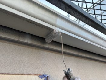 横浜市鶴見区J様邸軒樋塗装上塗り1回目