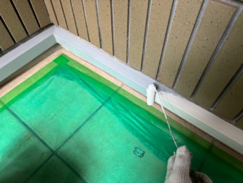 横浜市鶴見区J様邸水切り塗装上塗り1回目