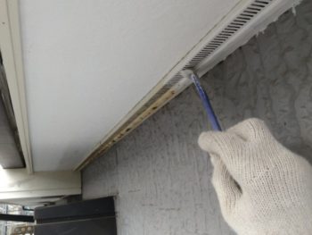 横浜市金沢区Y様邸軒天換気口錆止め塗装