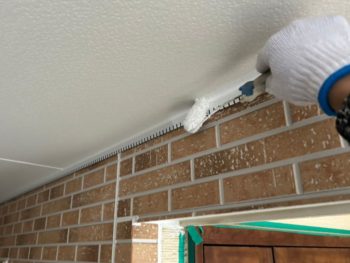 横浜市金沢区N様邸軒天換気口錆止め塗装