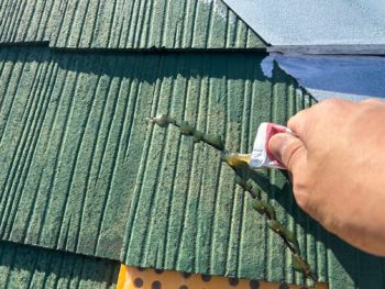 横浜市金沢区Y様邸スーパーシャネツサーモF屋根塗装前クラック補修作業