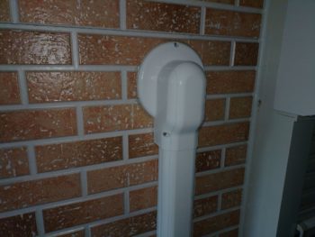 横浜市金沢区N様邸UVプロテクト4Fクリヤー外壁塗装後エアコンスリムダクト根元シール