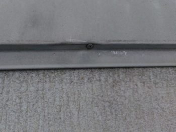 横浜市金沢区N様邸棟板金塗装前ビス止め作業