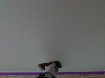 横浜市金沢区N様邸軒天塗装前ケレン作業