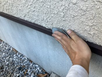 横浜市港南区O様邸水切り塗装前ケレン作業