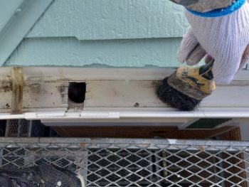 横浜市金沢区N様邸UVプロテクト4Fクリヤー外壁塗装後軒樋清掃作業