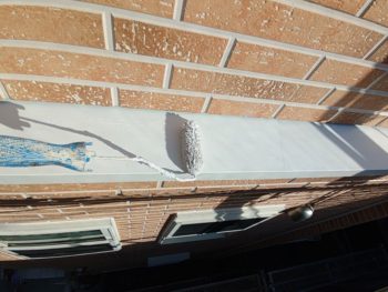 横浜市金沢区N様邸霧除け庇塗装下塗り