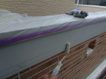 横浜市金沢区N様邸幕板塗装下塗り