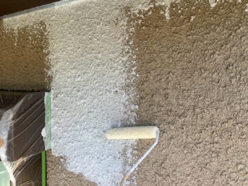 横浜市港南区O様邸インディフレッシュセラ外壁塗装下塗り