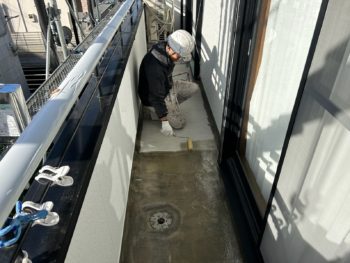 横浜市金沢区Y様邸防水塗装下塗り