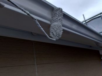 横浜市金沢区N様邸軒樋塗装上塗り2回目