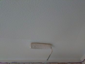 横浜市金沢区N様邸軒天塗装上塗り2回目