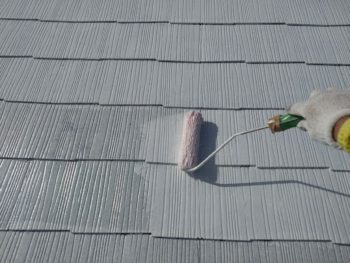 横浜市金沢区Y様邸スーパーシャネツサーモF屋根塗装下塗り2回目