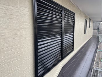 横浜市栄区M様邸雨戸塗装施工後画像