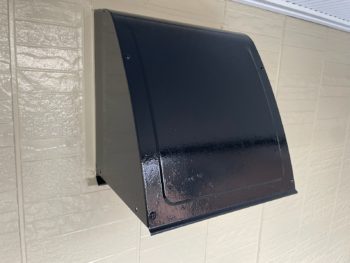 横浜市栄区M様邸換気フード塗装施工後画像